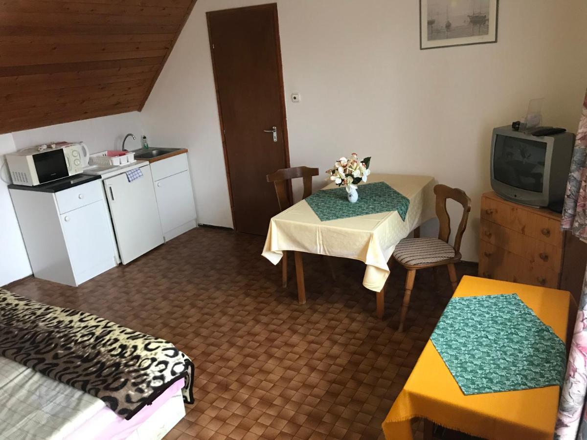 Apartman Berki Margit Heviz Exterior photo