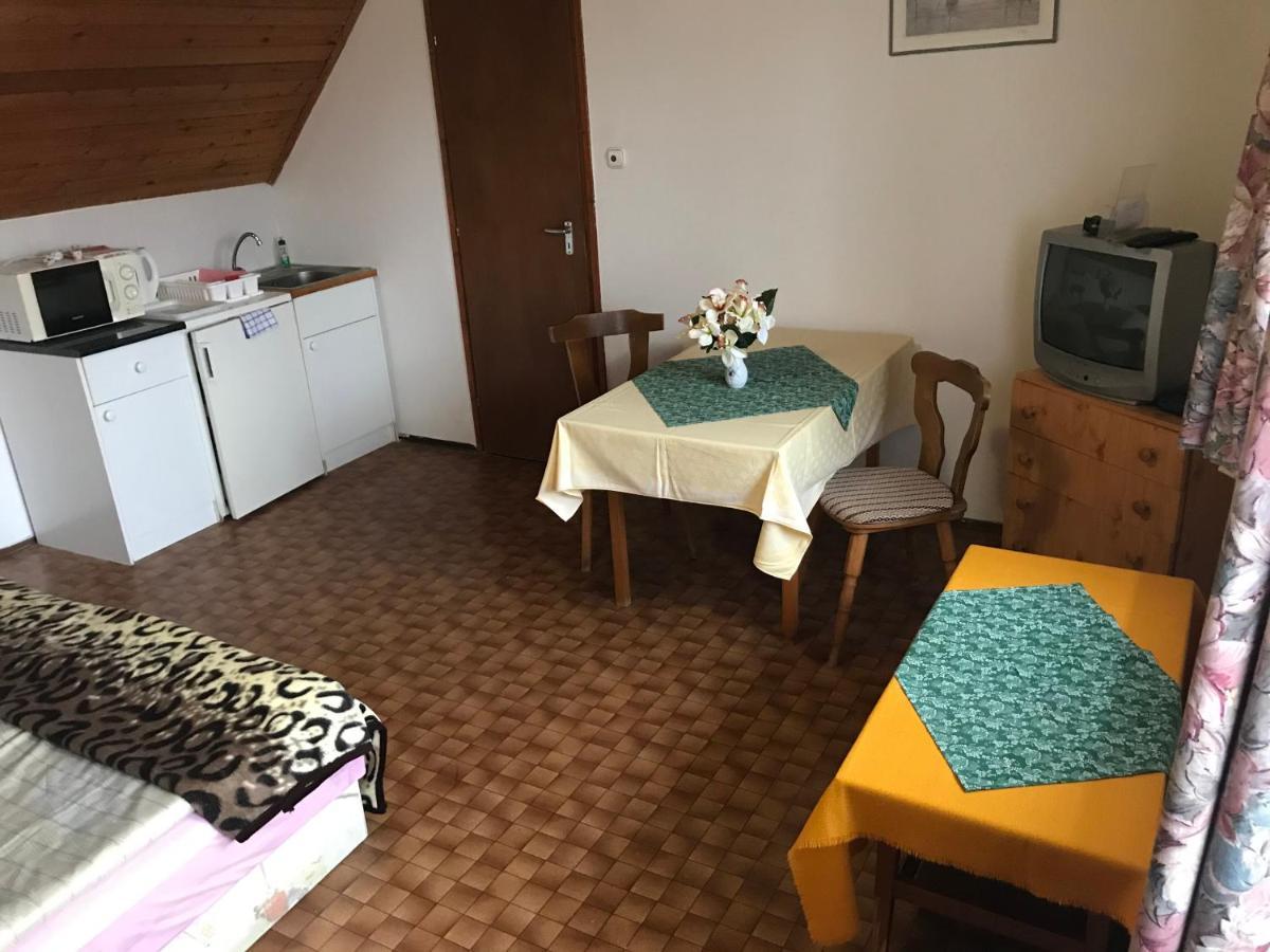 Apartman Berki Margit Heviz Exterior photo